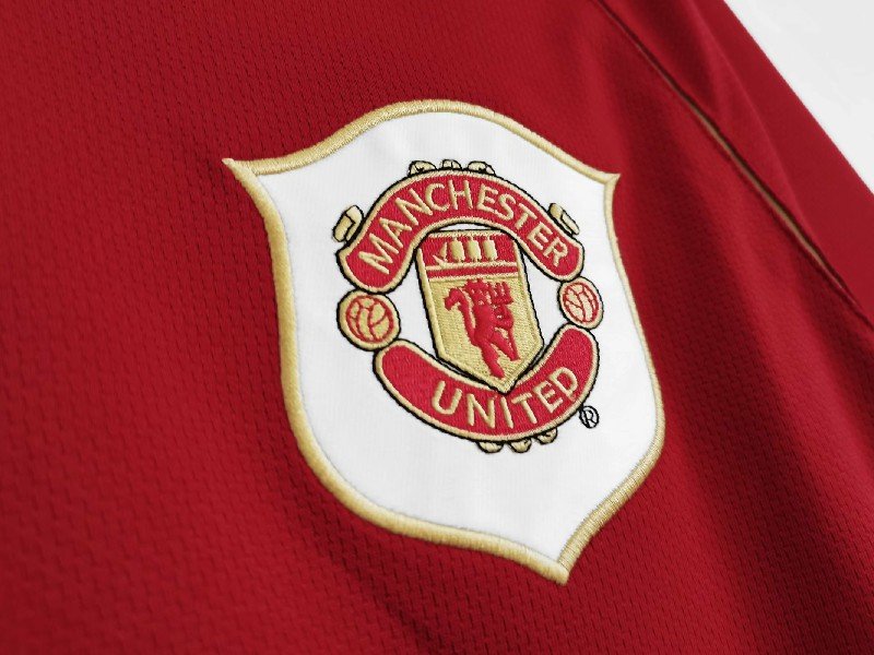 Manchester United 2006/07 home Long Sleeve Retro Soccer Jersey - Image 3