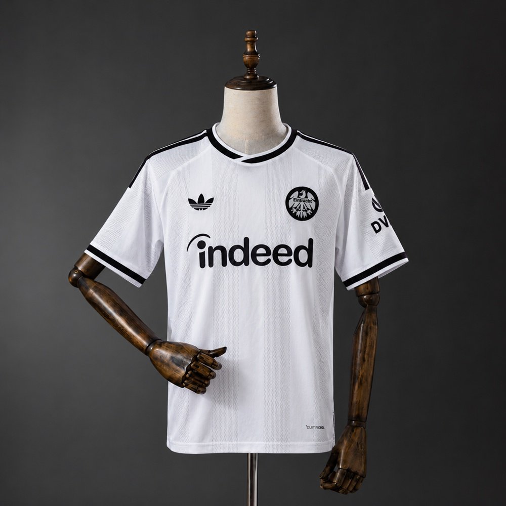 Frankfurt - 26/27 - Away